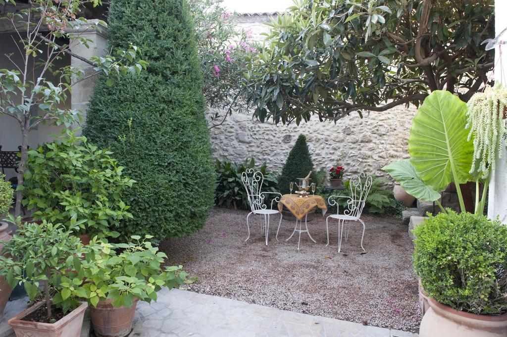 Bed and Breakfast La Maison Du Peintre En Provence Mallemort Exterior foto