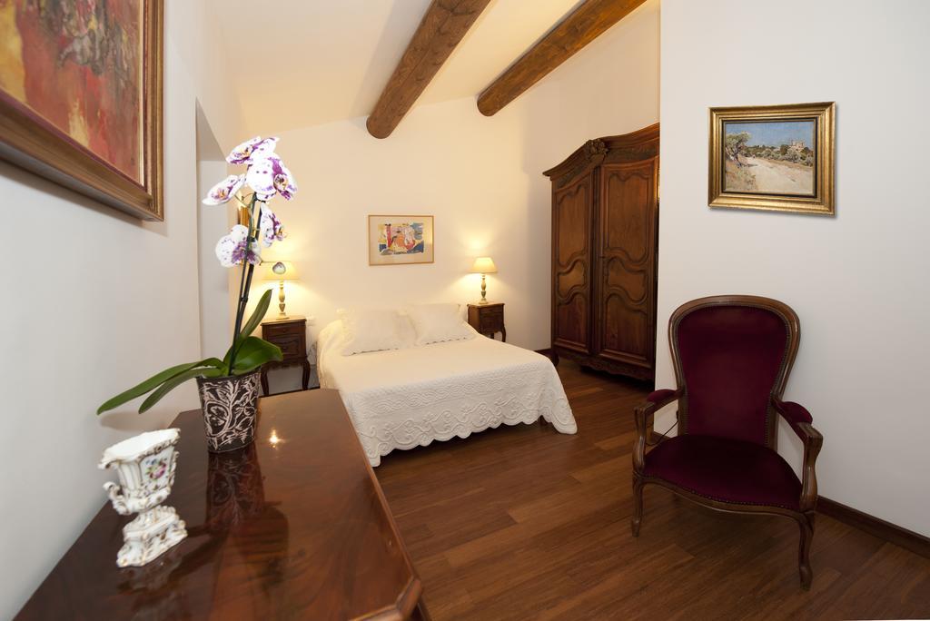 Bed and Breakfast La Maison Du Peintre En Provence Mallemort Zimmer foto